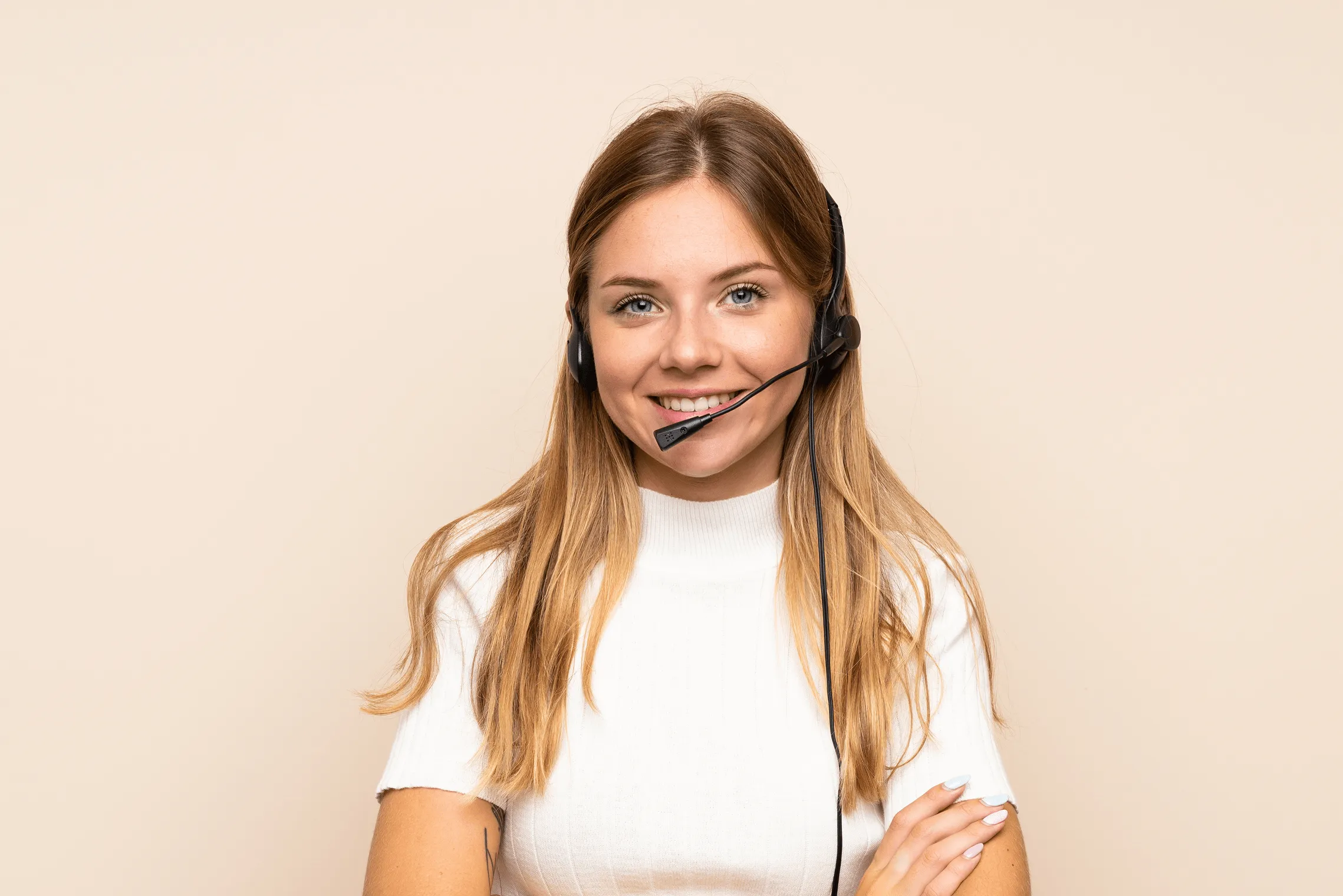 Friendly customer support representative with headset, welcoming visitors to connect with Retensa.